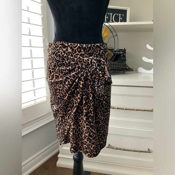 FORMULA JOVEN Leopard Cross Over Fabric Plush Skirt Women’s Size 28” - Picture 2 of 16
